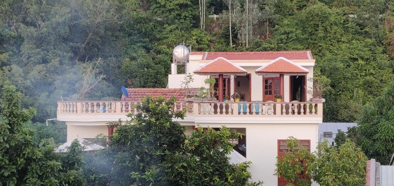 Ngo Khanh Homestay Tân Hiệ Esterno foto